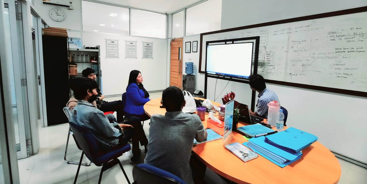 Mengkaji Judul Penelitian Mahasiswa dengan Tim Teknis PSTI