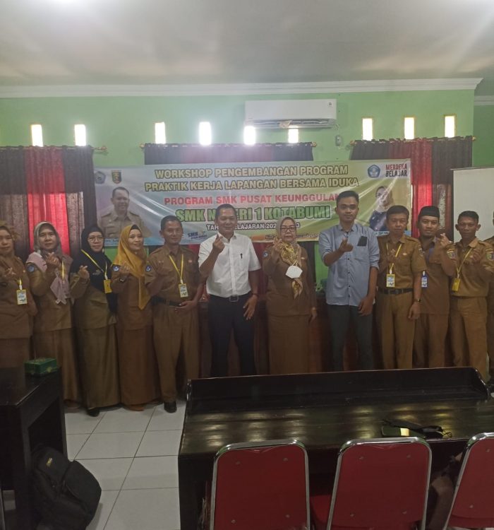 Workshop Pengembangan Program Praktik Kerja Lapangan Bersama Dunia Kerja Fakultas Ilmu Komputer bersama SMKN 1 Kotabumi
