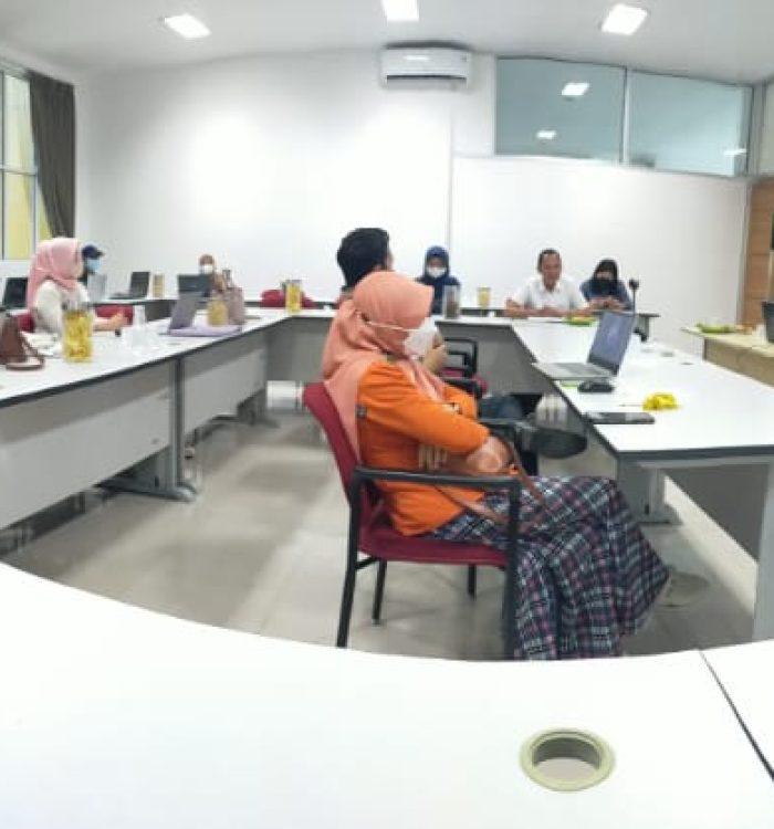 Pelatihan Penulisan Artikel Pada Jurnal Ilmiah Internasional untuk Dosen oleh Prof. Wamiliana