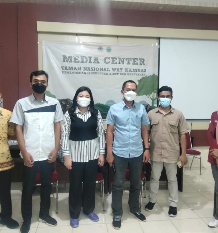 FOCUS GROUP DISCUSSION TFCA SIKLUS IX BERSAMA UBL DAN PPTIK(PUSAT PENELITIAN TEKNOLOGI INFORMASI DAN KOMUNIKASI) ITB DI BALAI TNWK