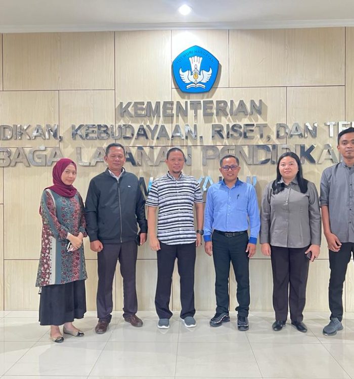 Direktur Merdeka Belajar Kampus Merdeka (MBKM) UBL serta Dosen Fakultas Ilmu Komputer bersama Teknisi Lab IoT Melakukan Kunjungan ke LLDIKTI Sumatera Selatan