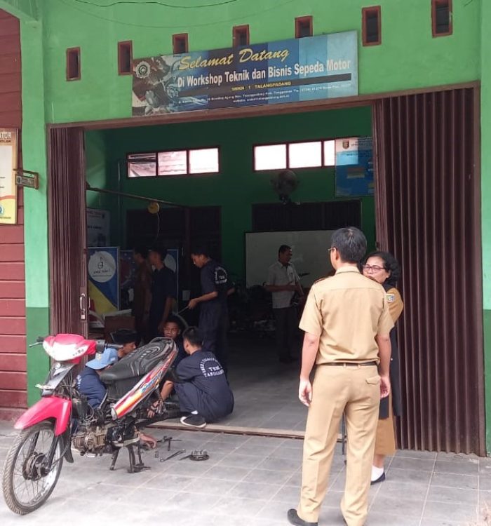 Fakultas Ilmu Komputer UBL Melakukan Pendampingan Program SMK Pusat Keunggulan Bersama SMKN 1 Talang Padang